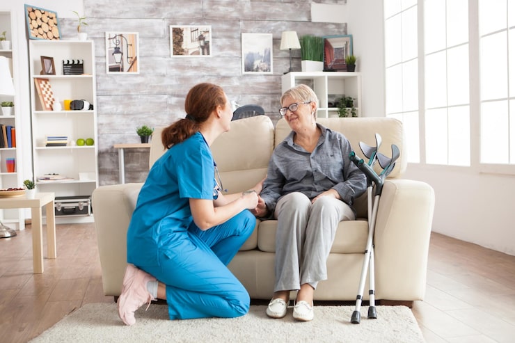 http://happy-old-woman-nursing-home-sitting-couch-talking-with-her-caretaker-retired-woman-with-crutches_482257-45102
