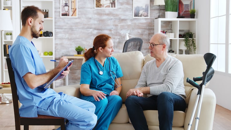 http://team-male-female-nurses-talking-with-old-retired-man-bright-cozy-nursing-home_482257-20741